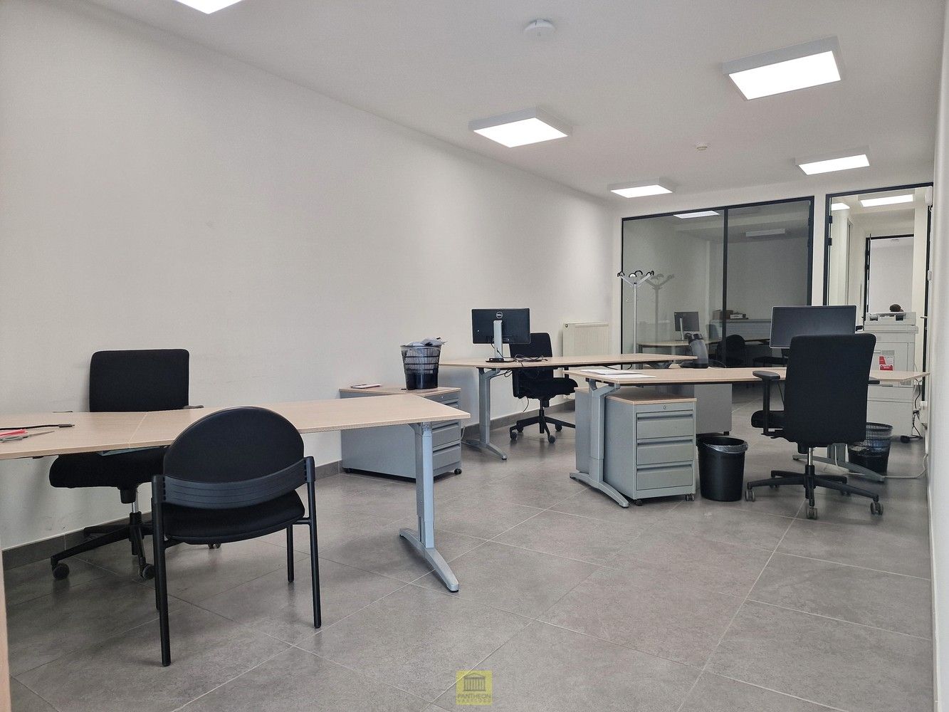 Instapklaar handelspand te huur in het bruisende centrum van Ninove foto 4