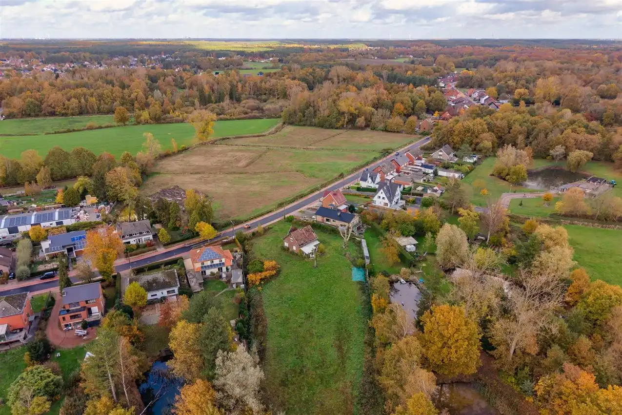Uniek perceel van 50a33ca met af te breken woning aan agrarisch gebied foto 8