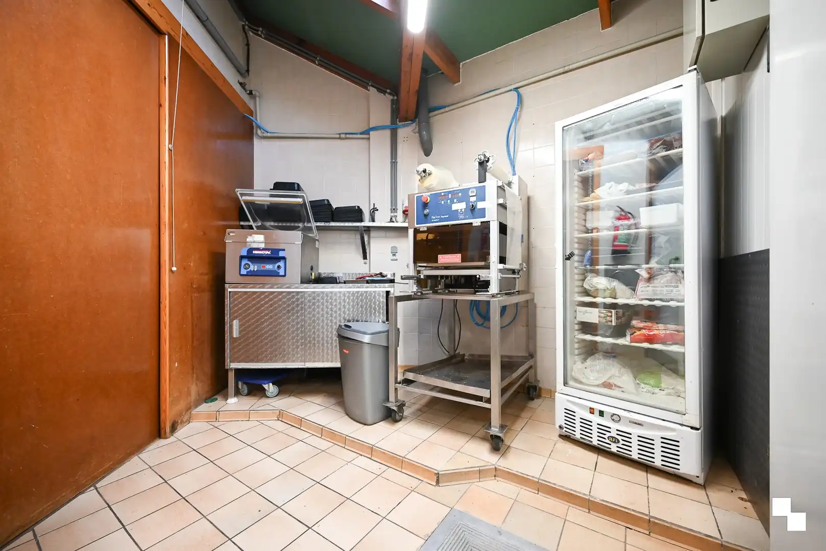 Instapklare slagerij met woonst te Sint-Eloois-Winkel (Ledegem) foto 5
