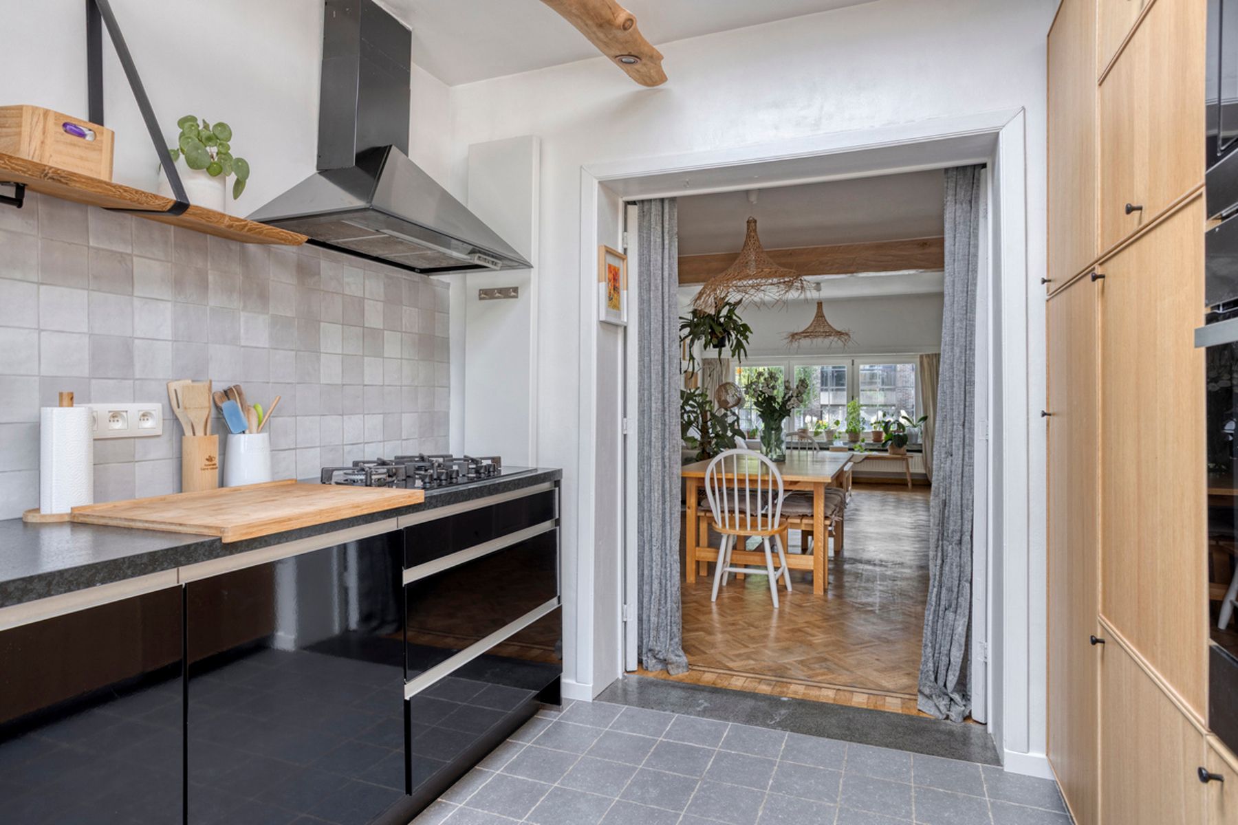 Sfeervolle woning met grote garage en tuin nabij het centrum foto 7