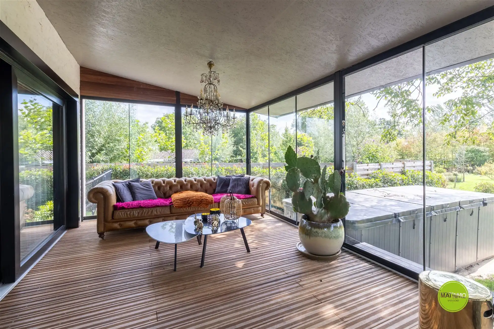 Luxueus gerenoveerde woning met groot stuk grond  foto 16