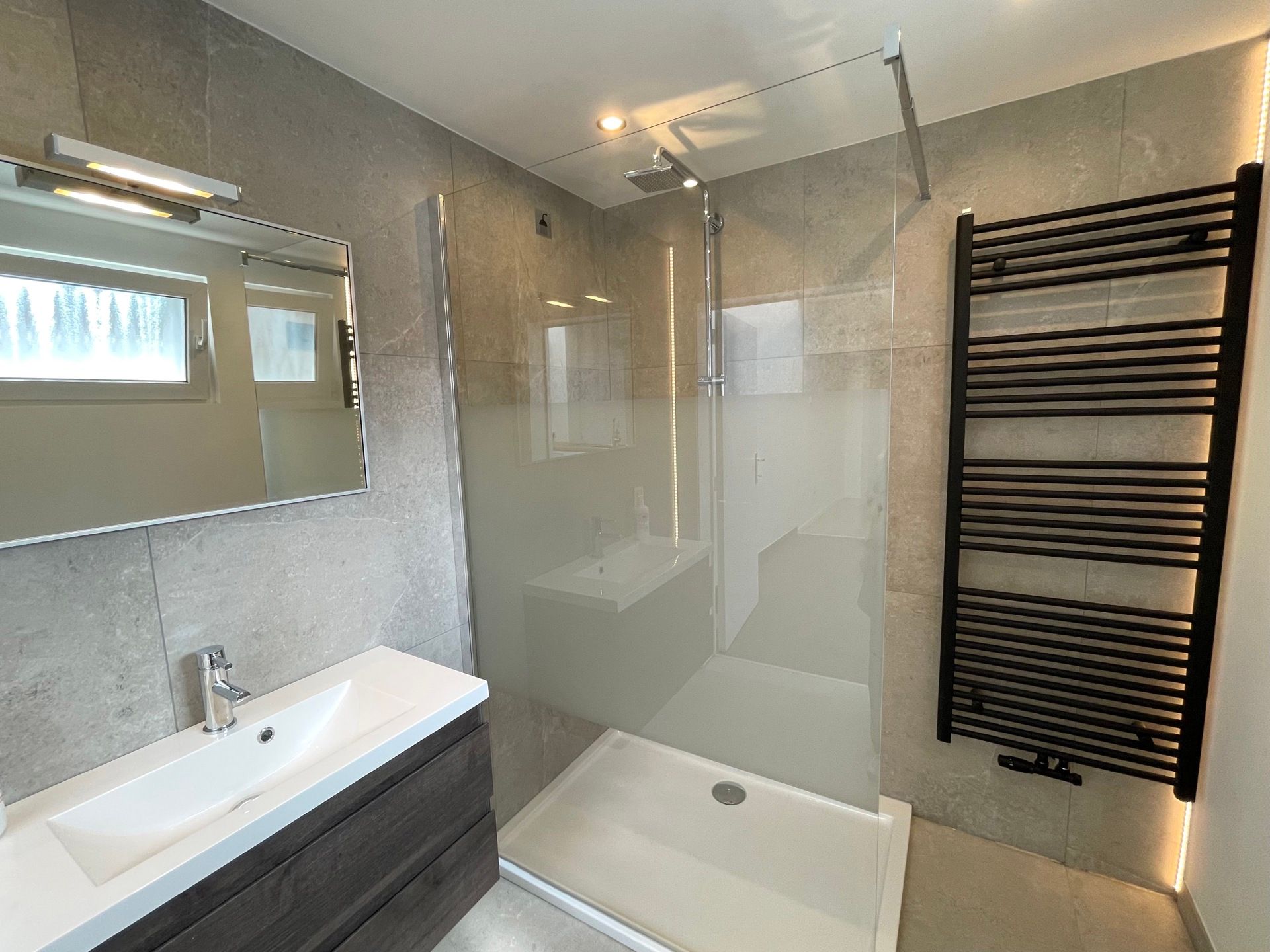 Gerenoveerde rijwoning met drie slaapkamers foto 9