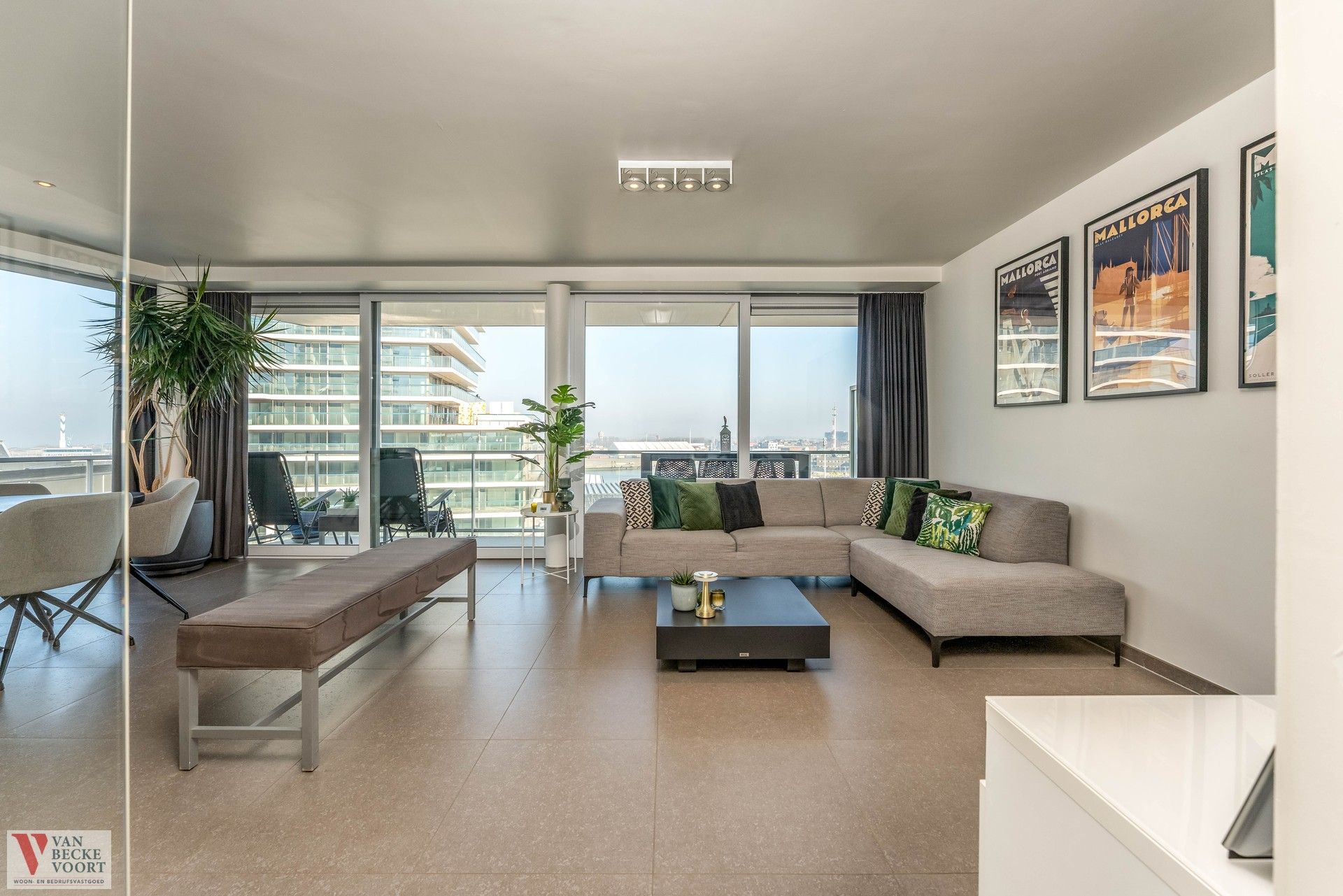 Standingvol hoek-appartement met zicht foto 2