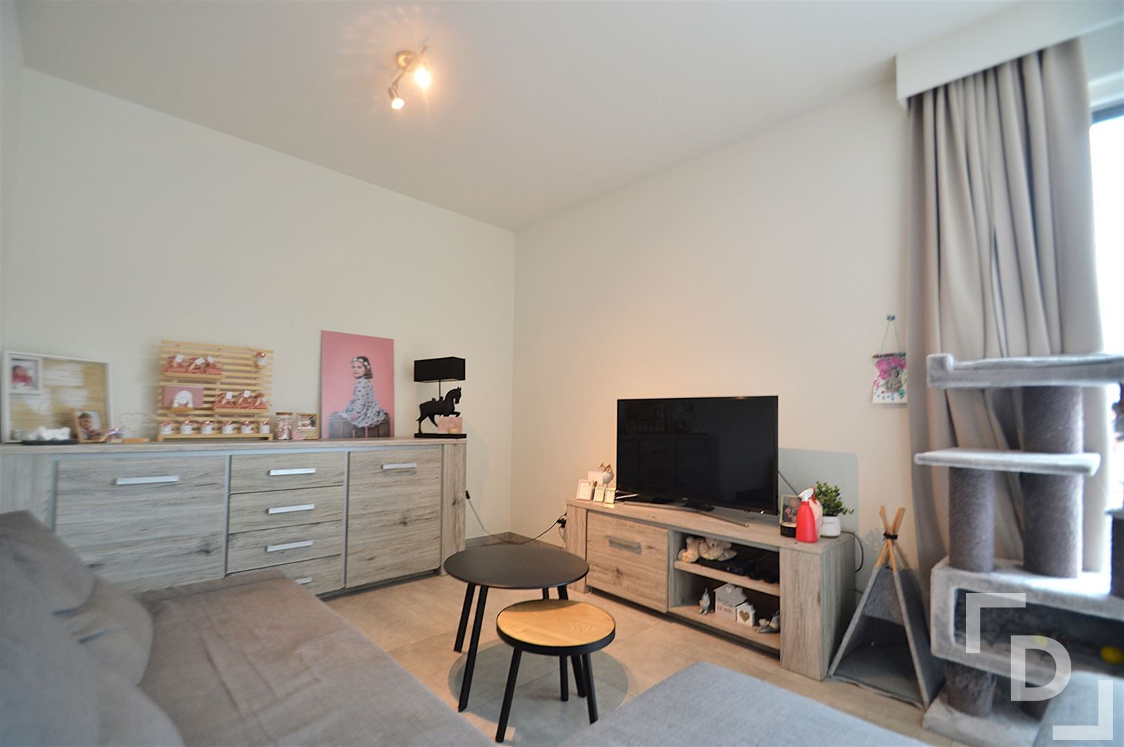 Recent gebouwd appartement met staanplaats te huur in centrum Ieper. foto 2
