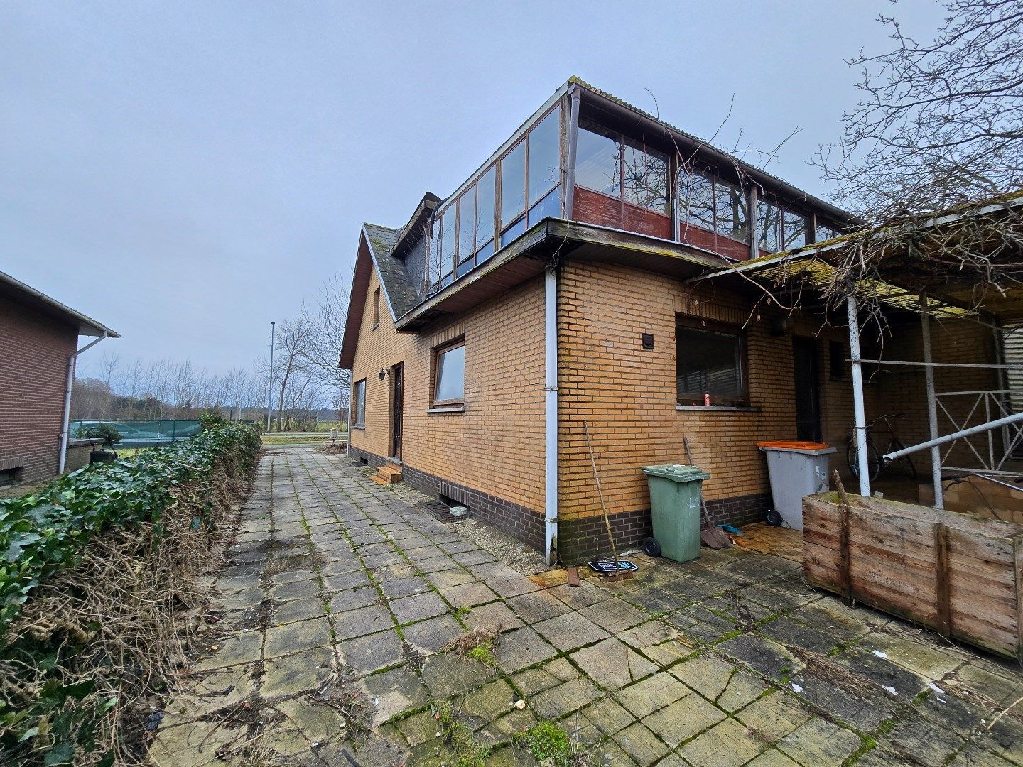 Te renoveren woning, 4 slpk, met tuin en 3 garages foto 13