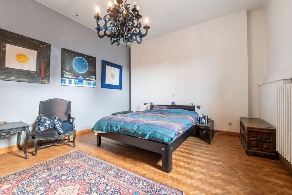 ICONISCH HANDELSPAND MET LUXUEUZE WOONST OP DE GROTE MARKT VAN SINT-TRUIDEN foto 17