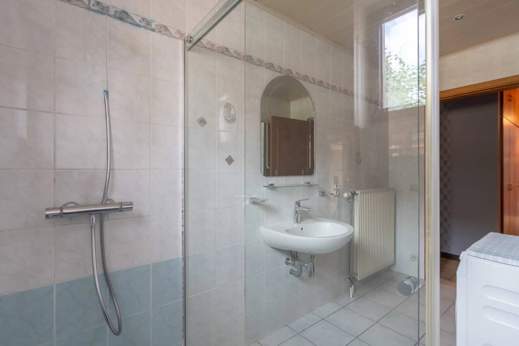 Te renoveren laagbouwwoning met 3 slpks, tuin en garage. foto 17