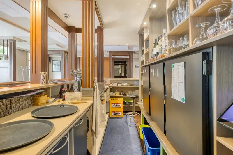 Handelspand met woonmogelijkheid en tuin – ideaal voor renovatie of herontwikkeling foto 13