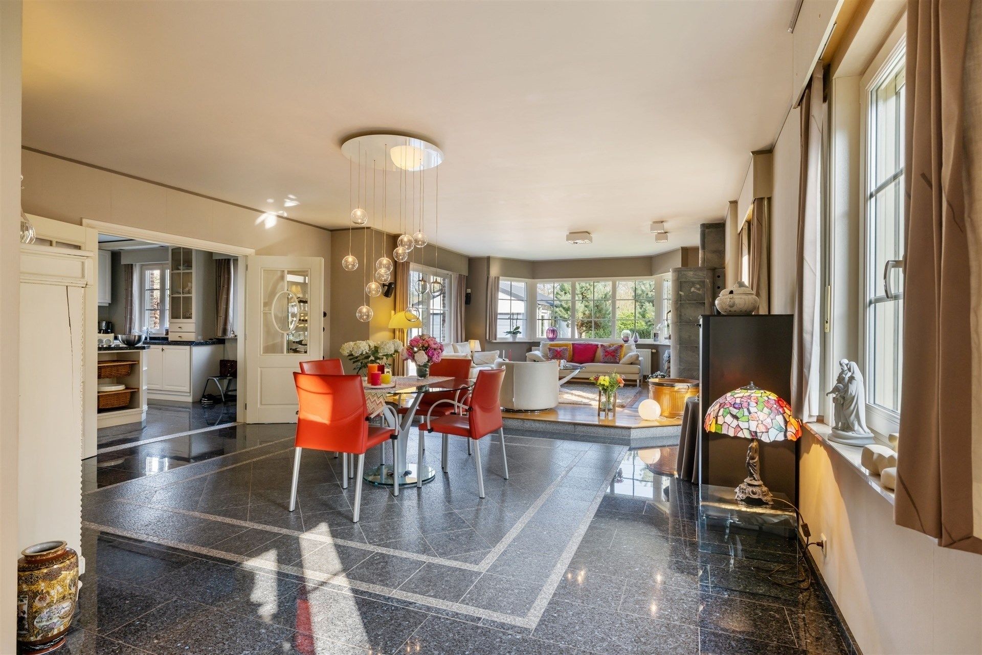 Kwalitatief afgewerkte & ruim opgezette gezinswoning met 4 - 6 slaapkamers op ca. 866m² foto 6