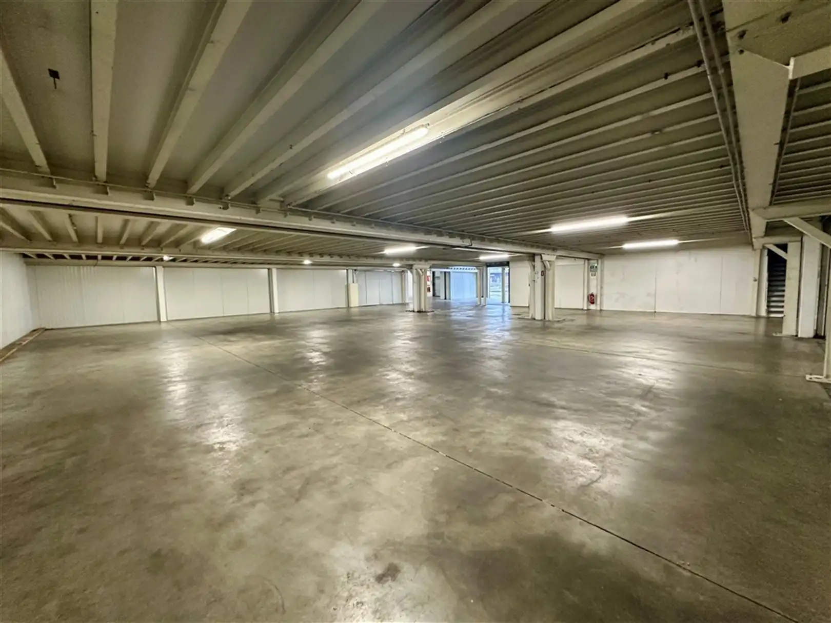 Magazijnen te huur op toplocatie in Kuurne foto 8