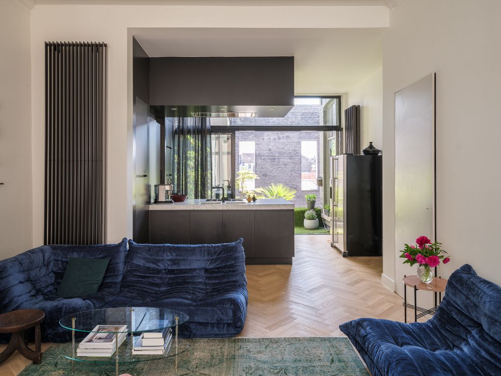 Hoofdfoto van de publicatie: Bijzondere ‘Fin de siècle’ herenwoning, rustig gelegen nabij Dok-Noord.