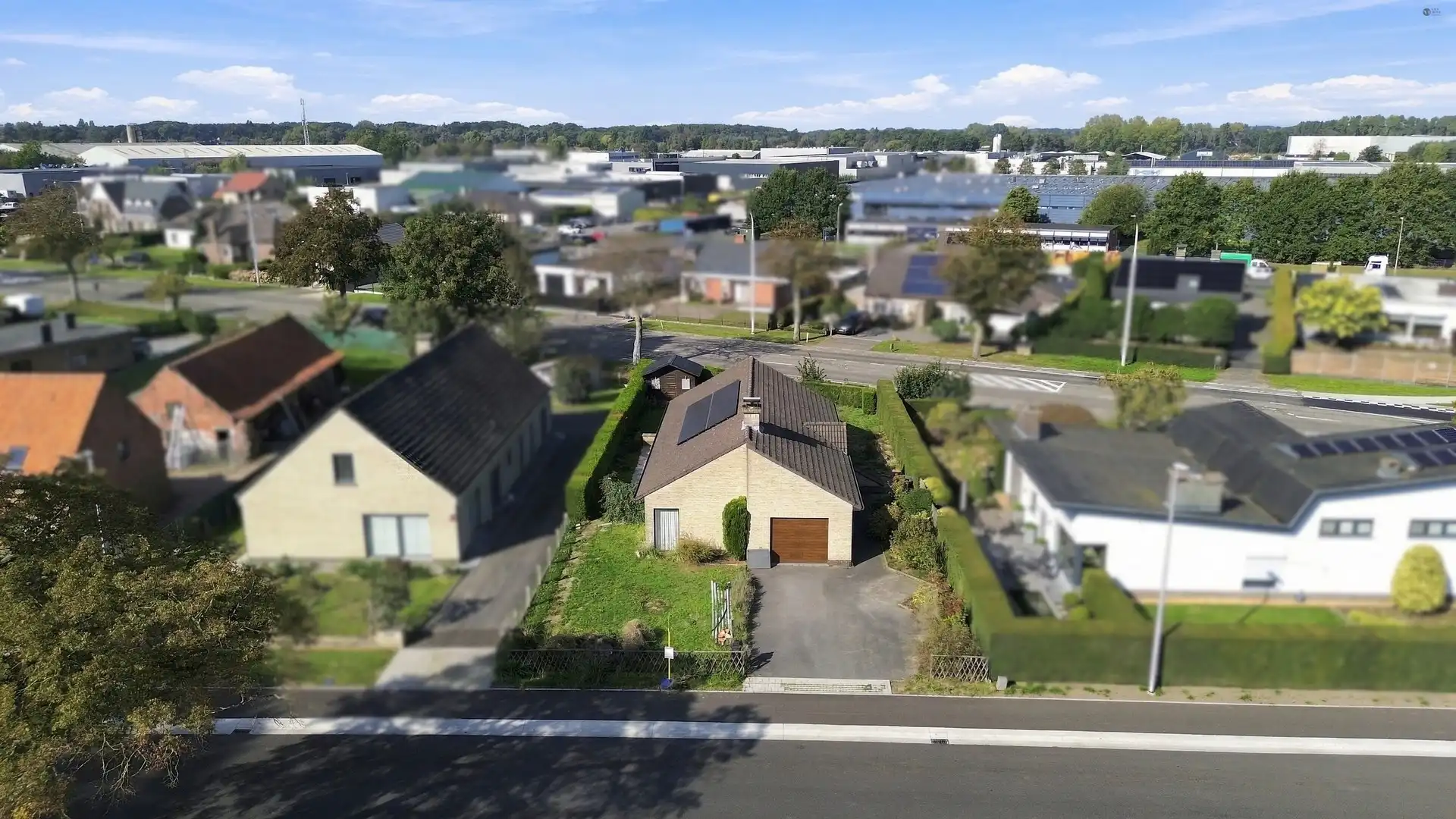 Charmante bungalow met ruime tuin foto {{pictureIndex}}