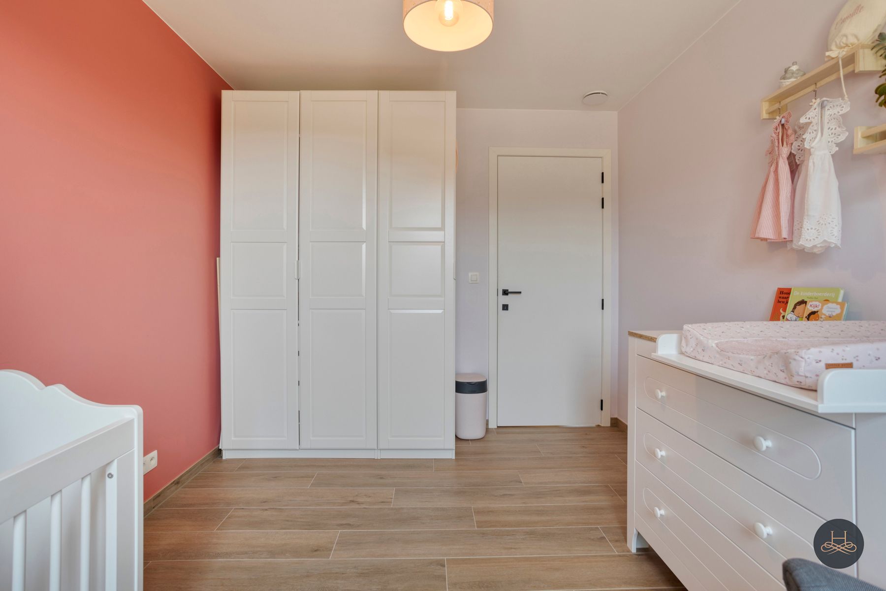 Recente moderne halfopen woning met zicht op groen foto 16