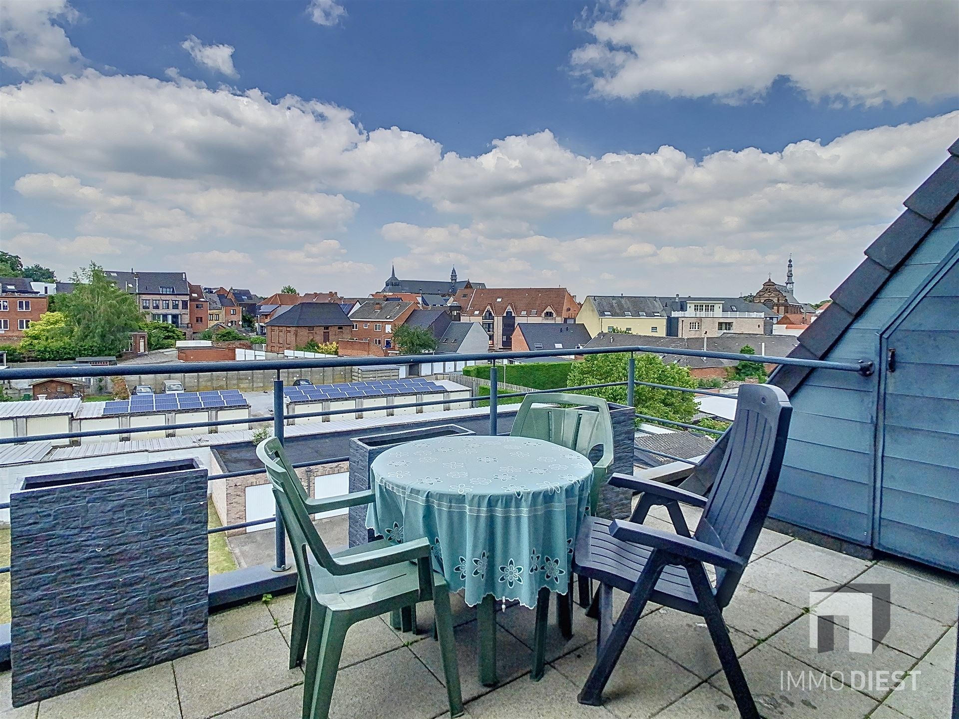 Zeer ruim appartement met terras en garagebox centrum Diest! foto 6