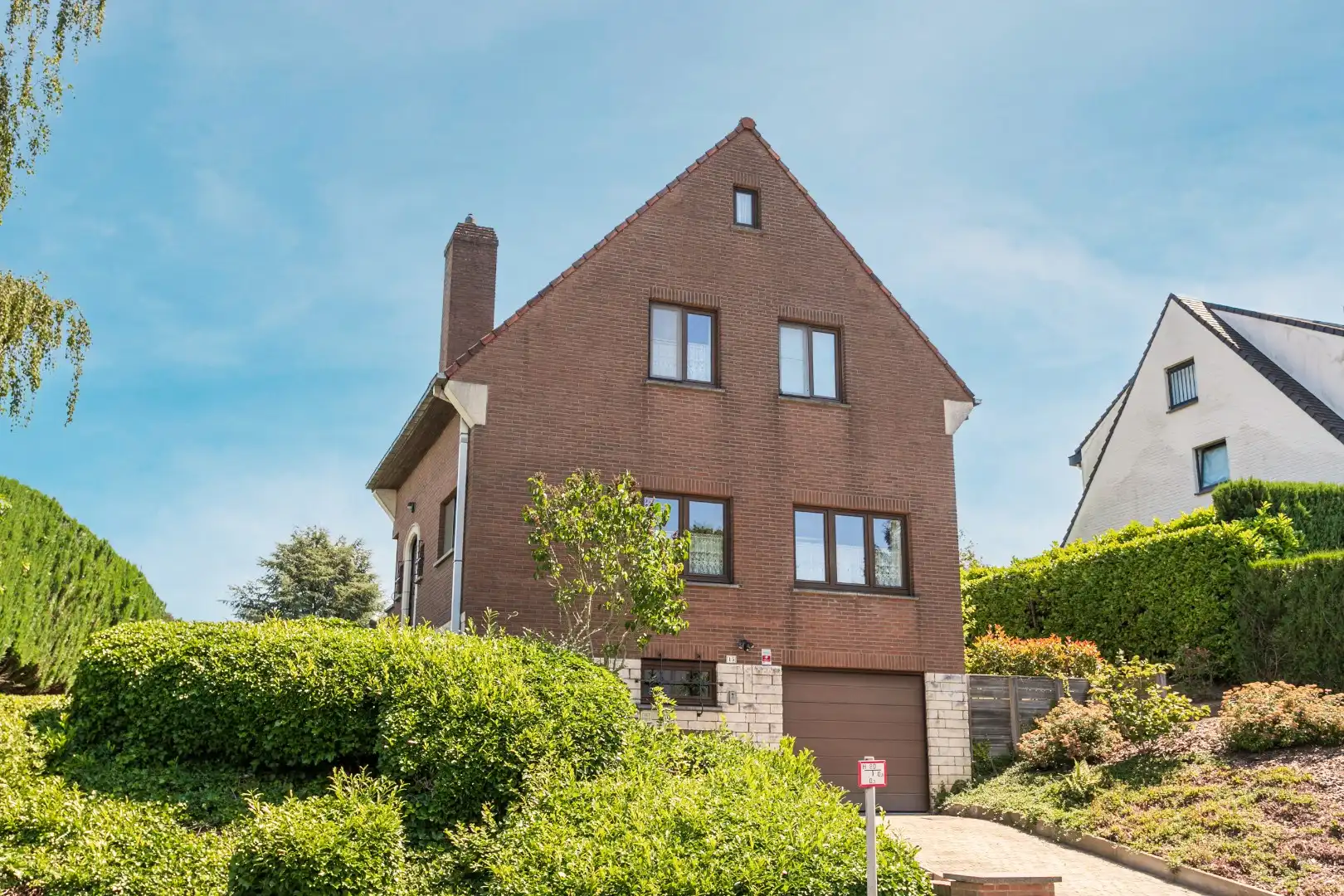 Verzorgde woning met 3 slpk, garage en tuin foto 3