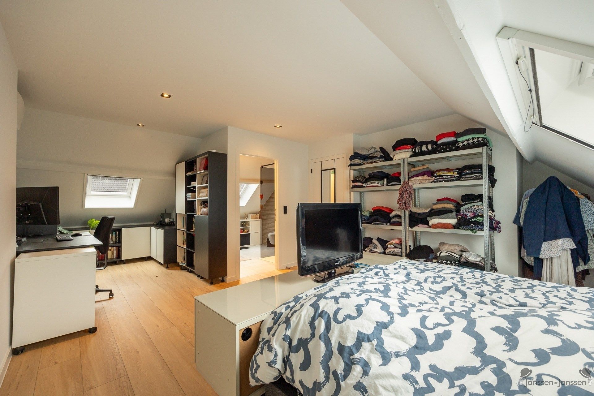 Mooi volledig gerenoveerd huis met EPC A aan groen plein foto 19