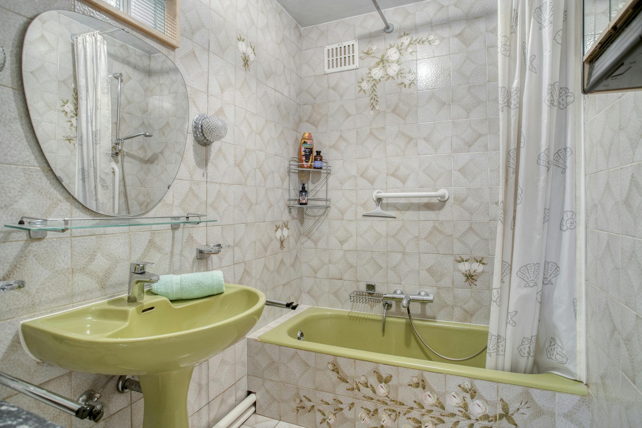 Op te frissen huis op toplocatie te koop in Sint-Michiels foto 6