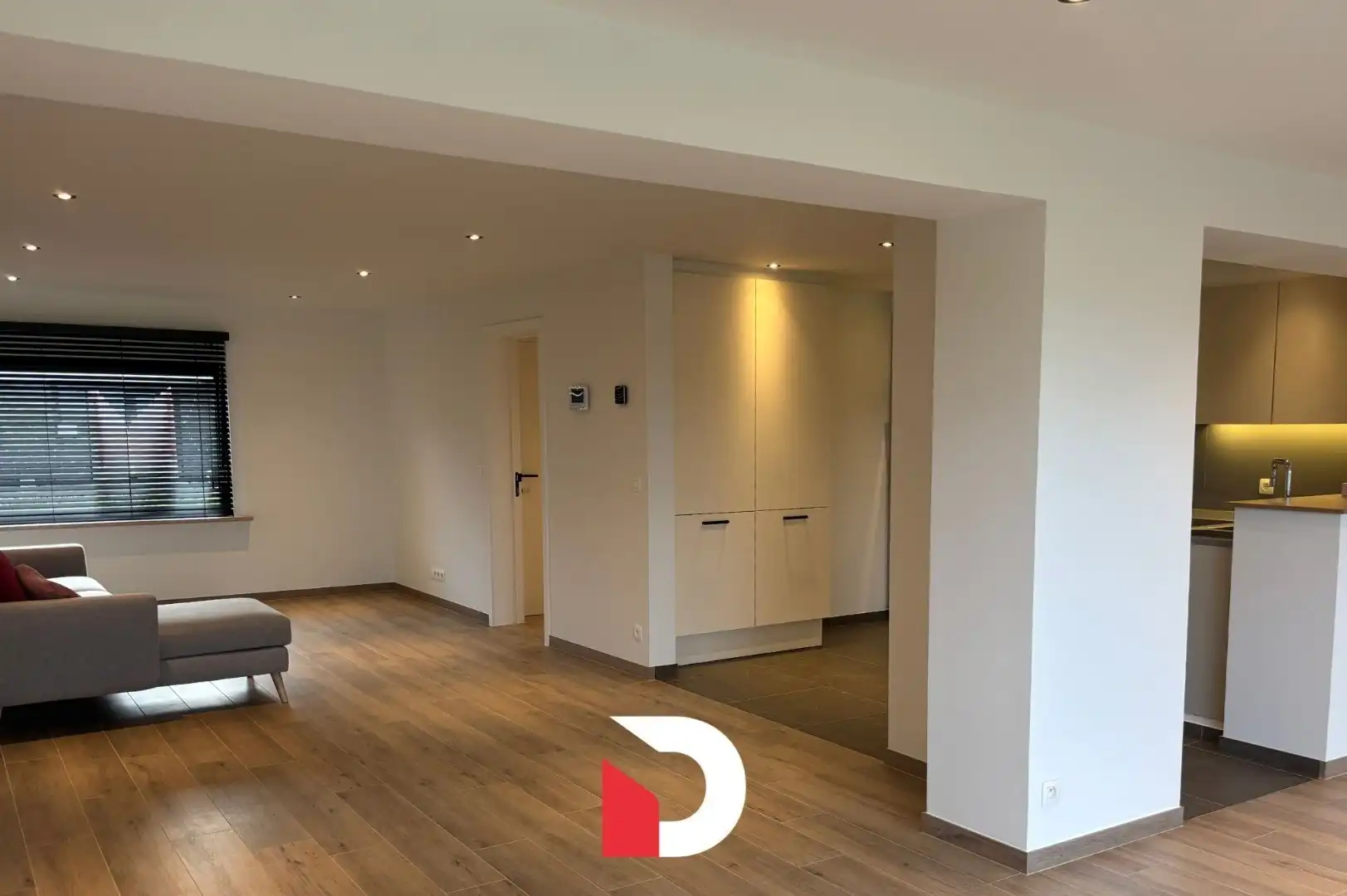 Gerenoveerde, lichtrijke woning met 3 slaapkamers en garage  foto 3