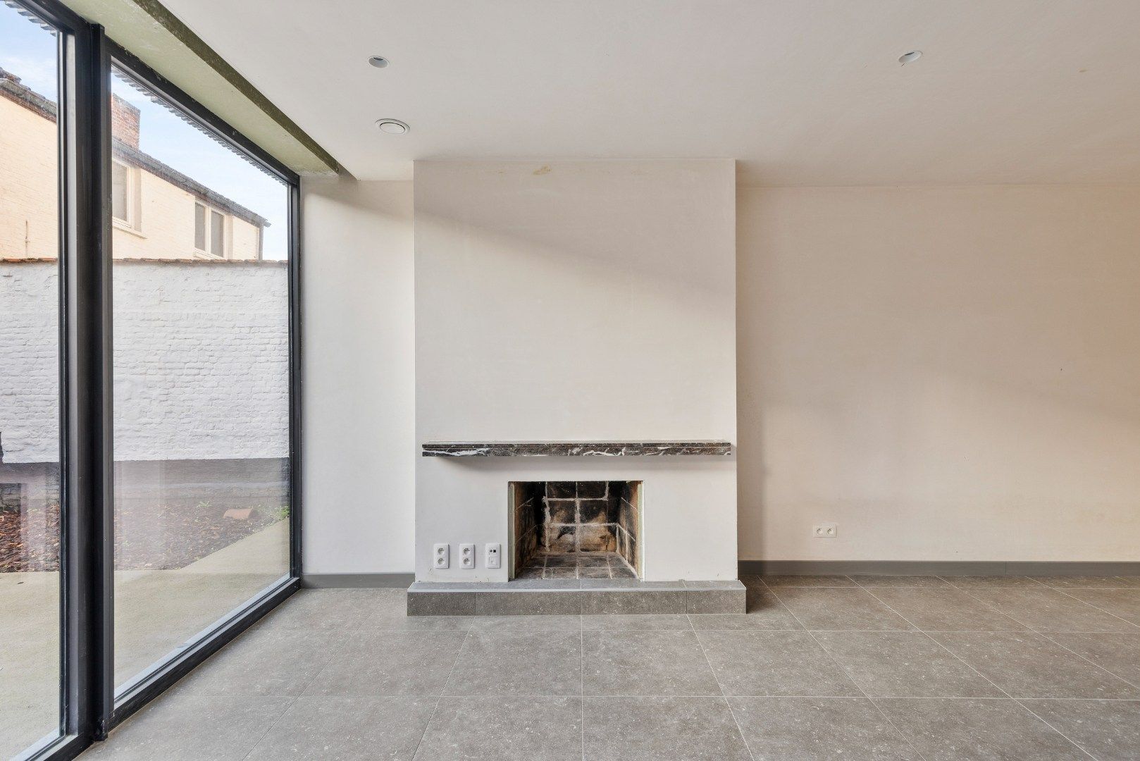 af te werken kangoeroewoning met binnentuin binnen de Brugse Reien foto 9