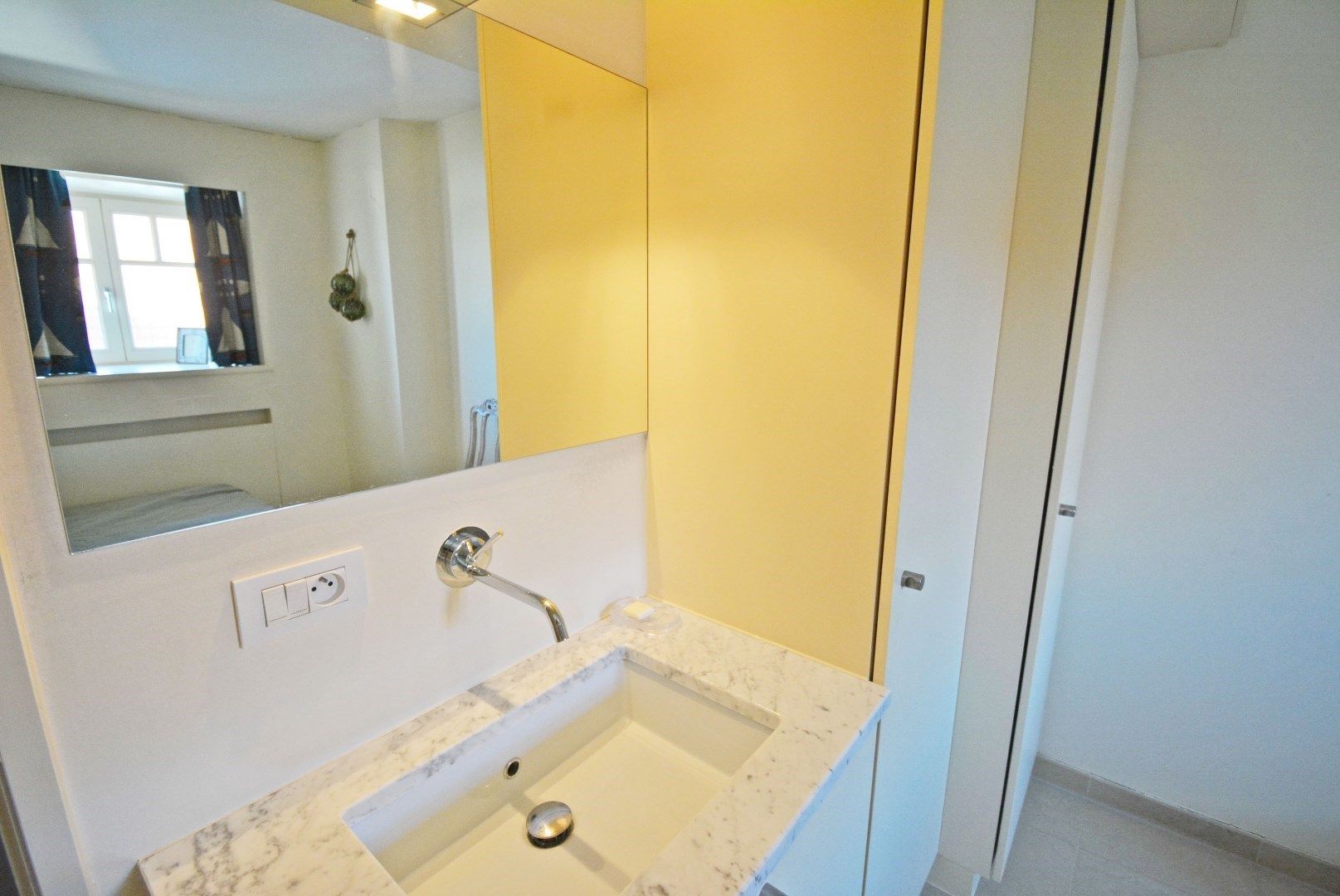 Stijlvol appartement met 4 gevels op een volledige 2e verdieping met lift in Duinbergen op 100m van de zee met zeezicht en inpandige garage foto 18