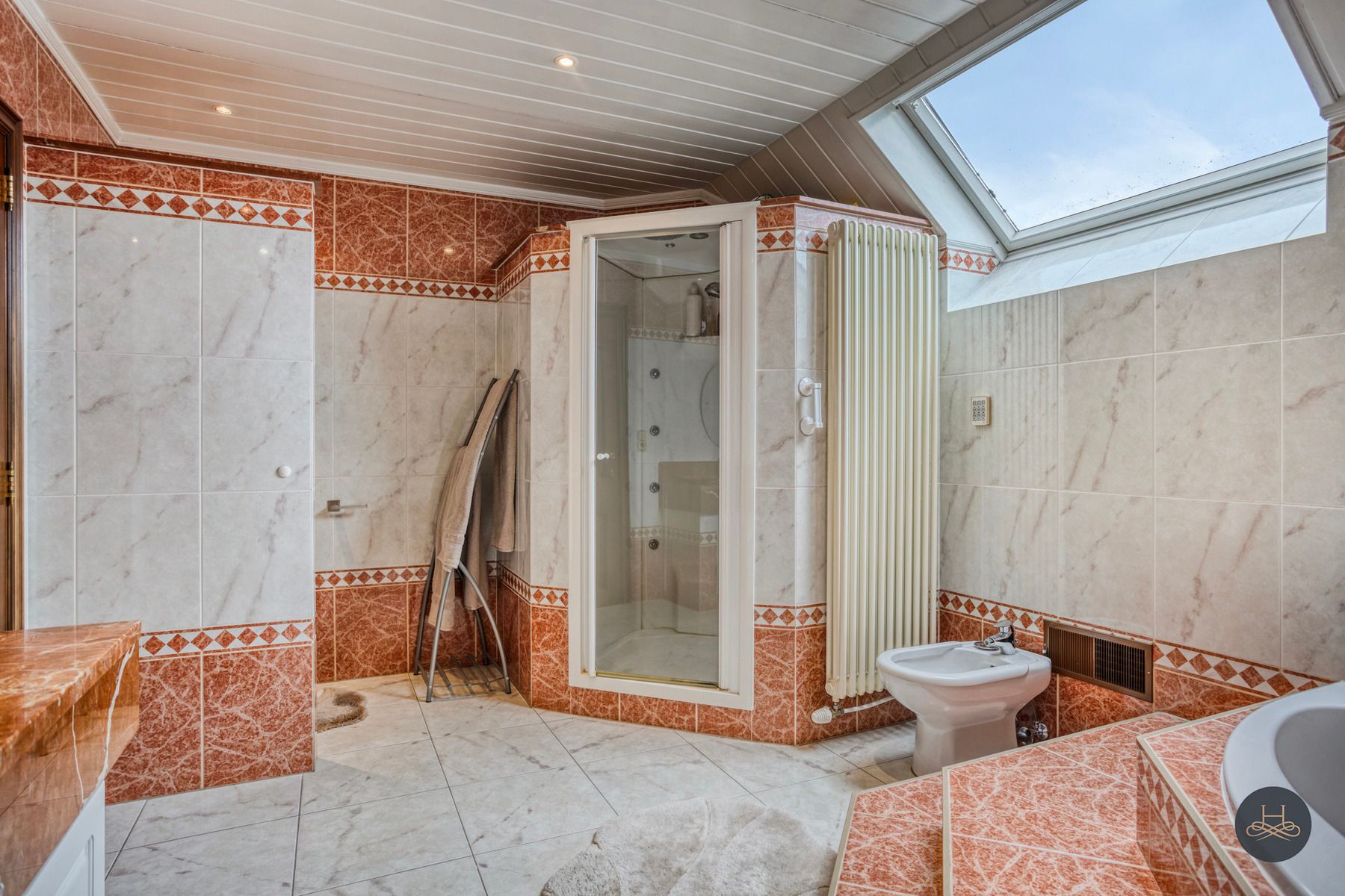 Stijlvolle woning met zorgvuldig aangelegde tuin foto 18