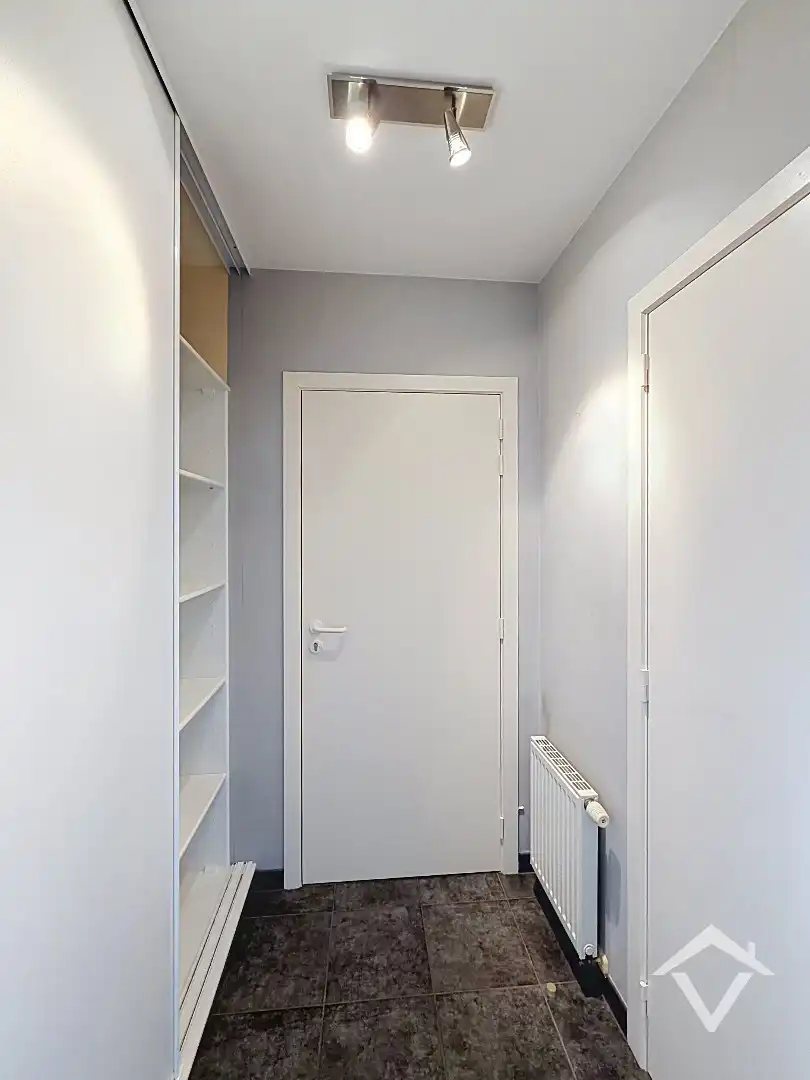 Instapklaar appartement met 2 slaapkamers, 2 bergingen en garage te Eernegem foto 4