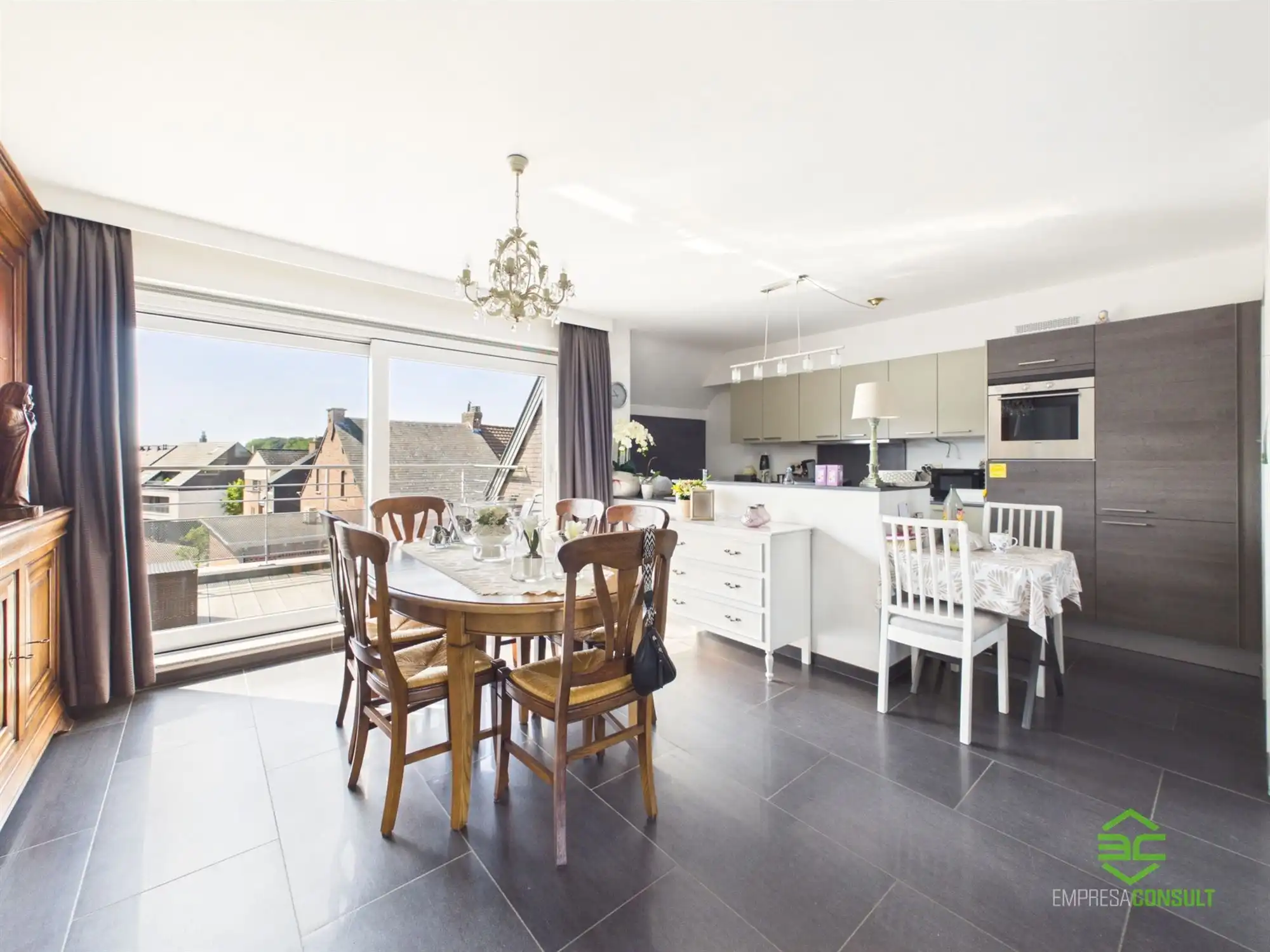 Ruim penthouse in het centrum met 2slpk en autostaanplaats! foto 4