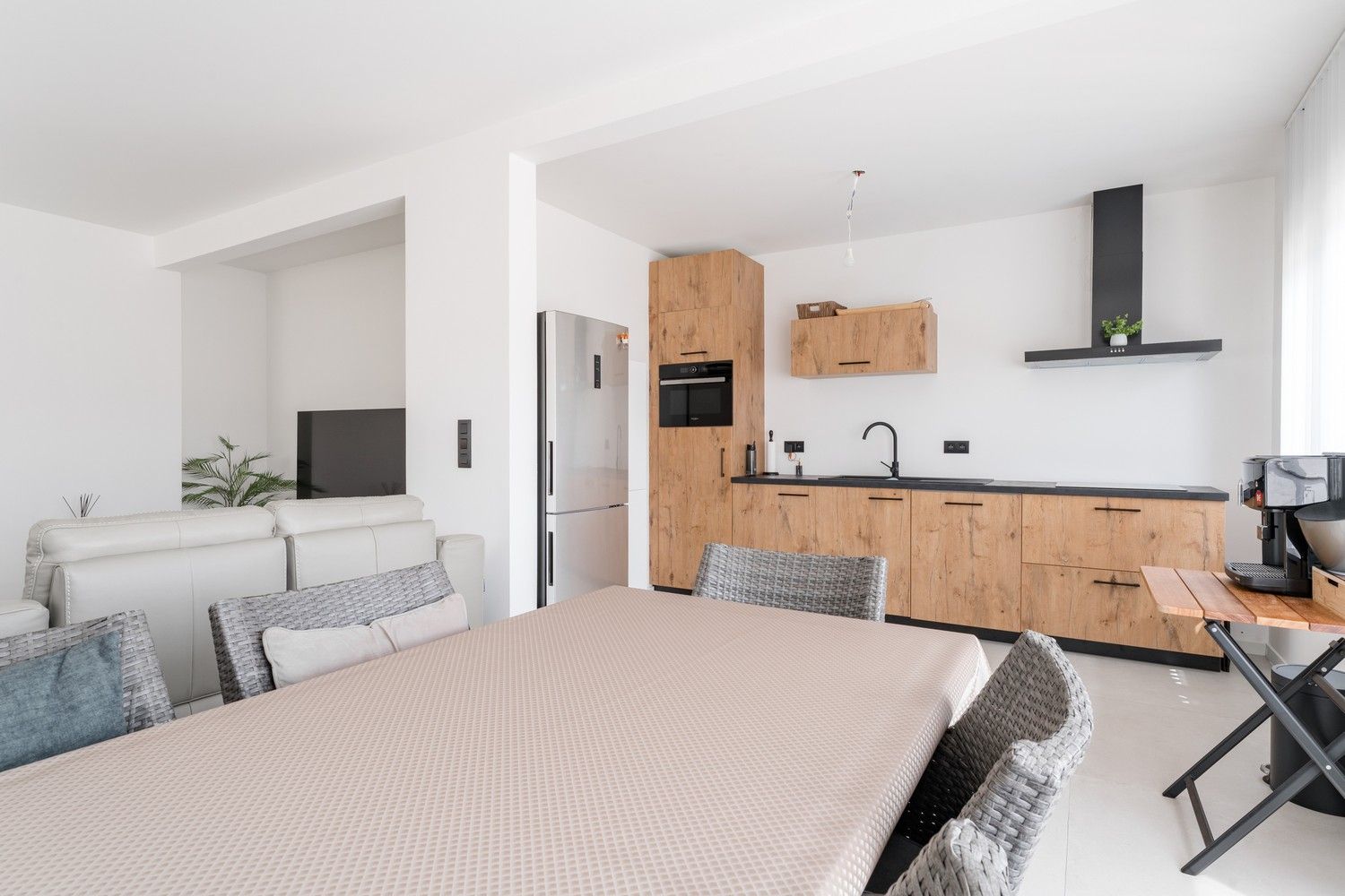 Ruim en volledig gerenoveerd 3 slaapkamer appartement foto 9