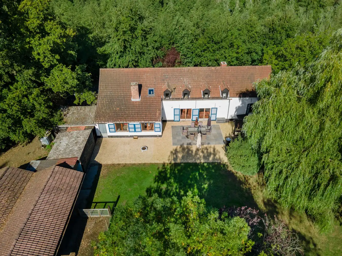 Charmante hoeve in een oase van groen foto 39