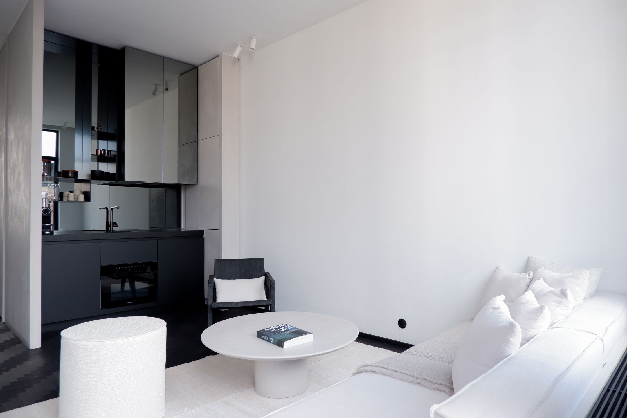 catchy cityloft met zalig terras vlakbij modemuseum foto 2