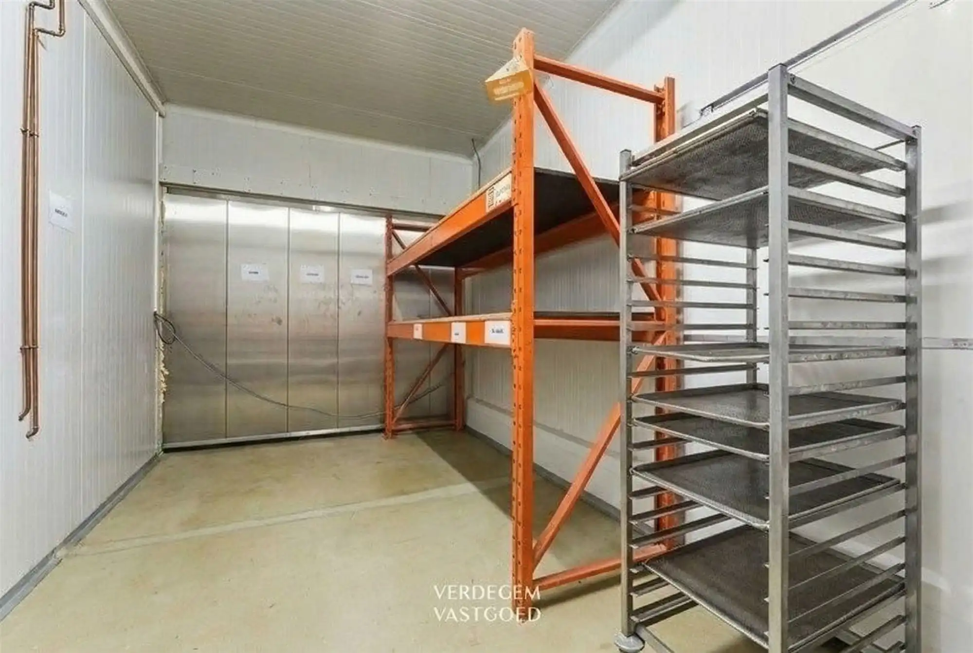 Magazijn van 395m² met villa op toplocatie voor commerciële activciteit foto 31