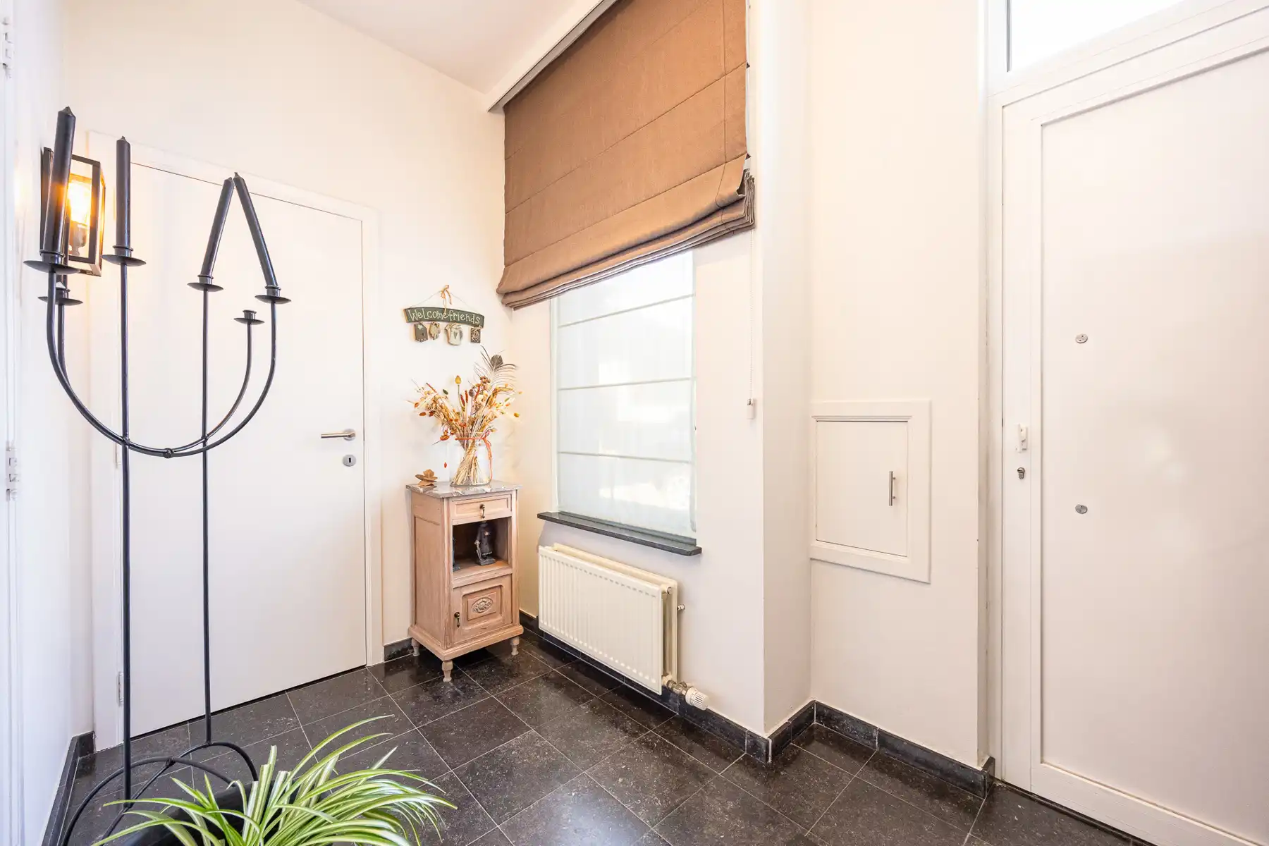 Ruime gezinswoning met rustige tuin en 4 slaapkamers. foto 2