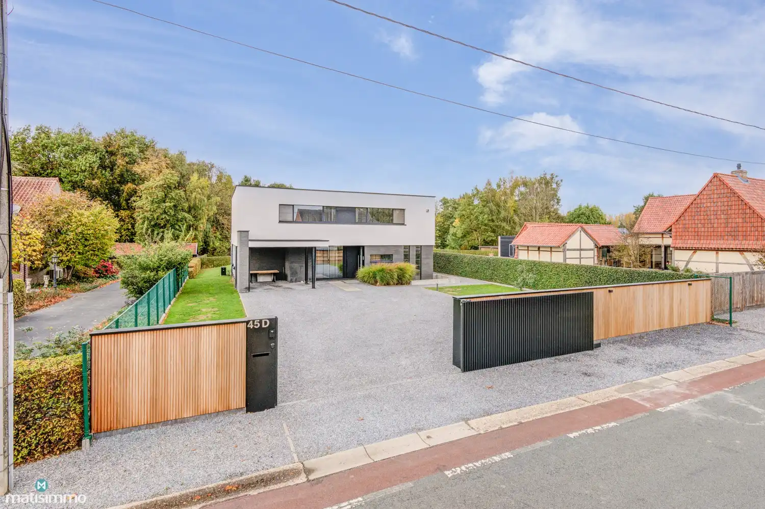 MODERNE VILLA MET INGEBOUWD ZWEMBAD, 3 SLAAPKAMERS EN PRAKTIJKGEDEELTE IN RUSTIGE OMGEVING TE WELLEN foto {{pictureIndex}}