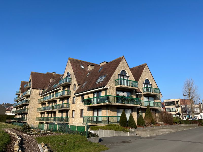 Zonnig duplex appartement in Oostduinkerke-bad foto {{pictureIndex}}