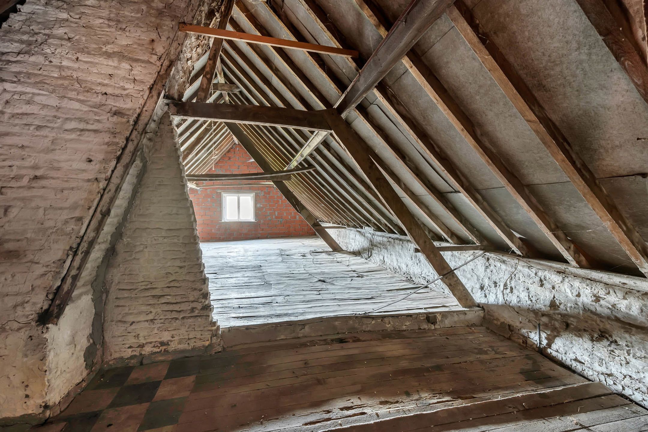 Volledig te renoveren/af te breken woning met (ver)bouwmogelijkheden foto 10