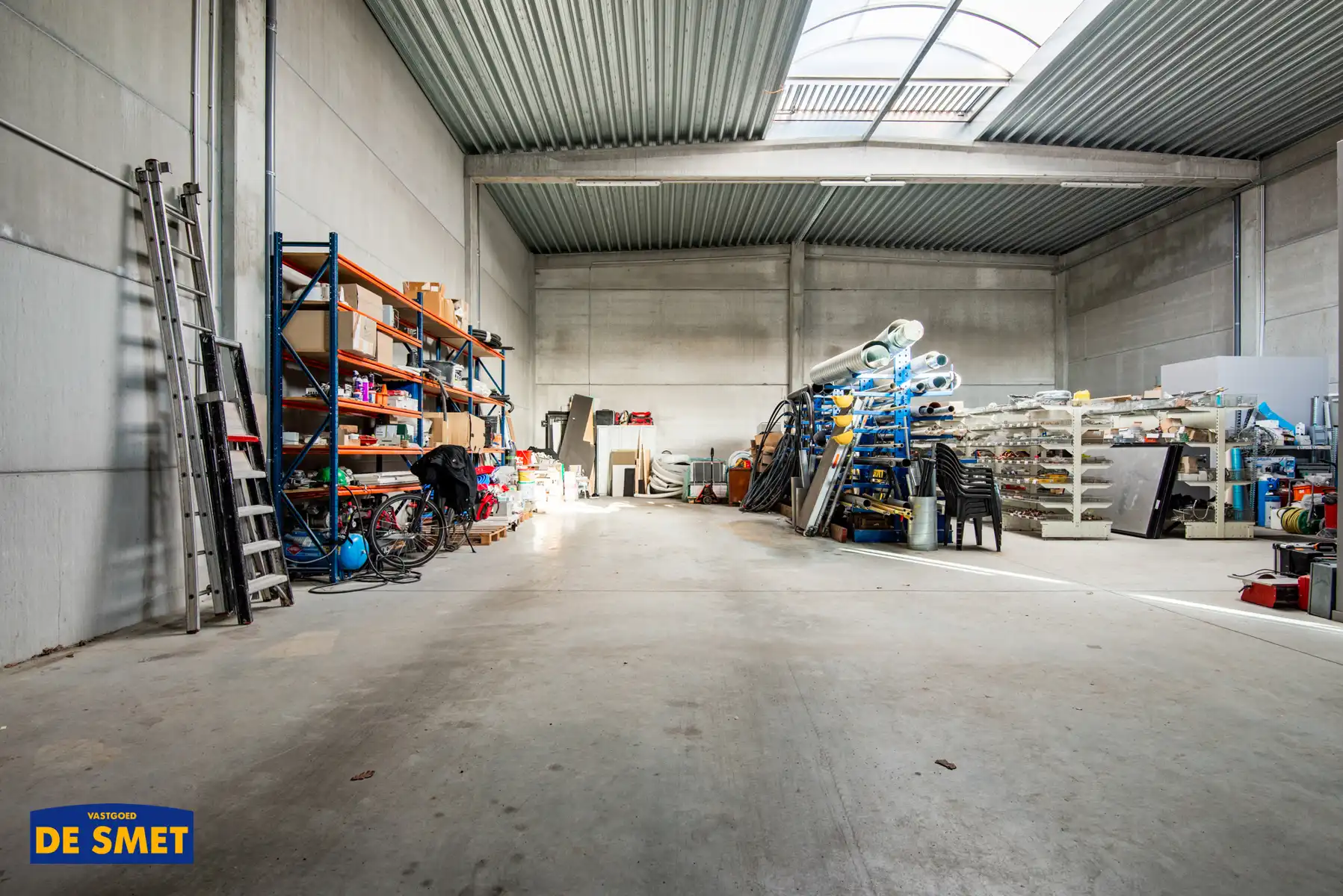 Magazijn met optie tot open bureelruimte op 1ste verdieping foto 2