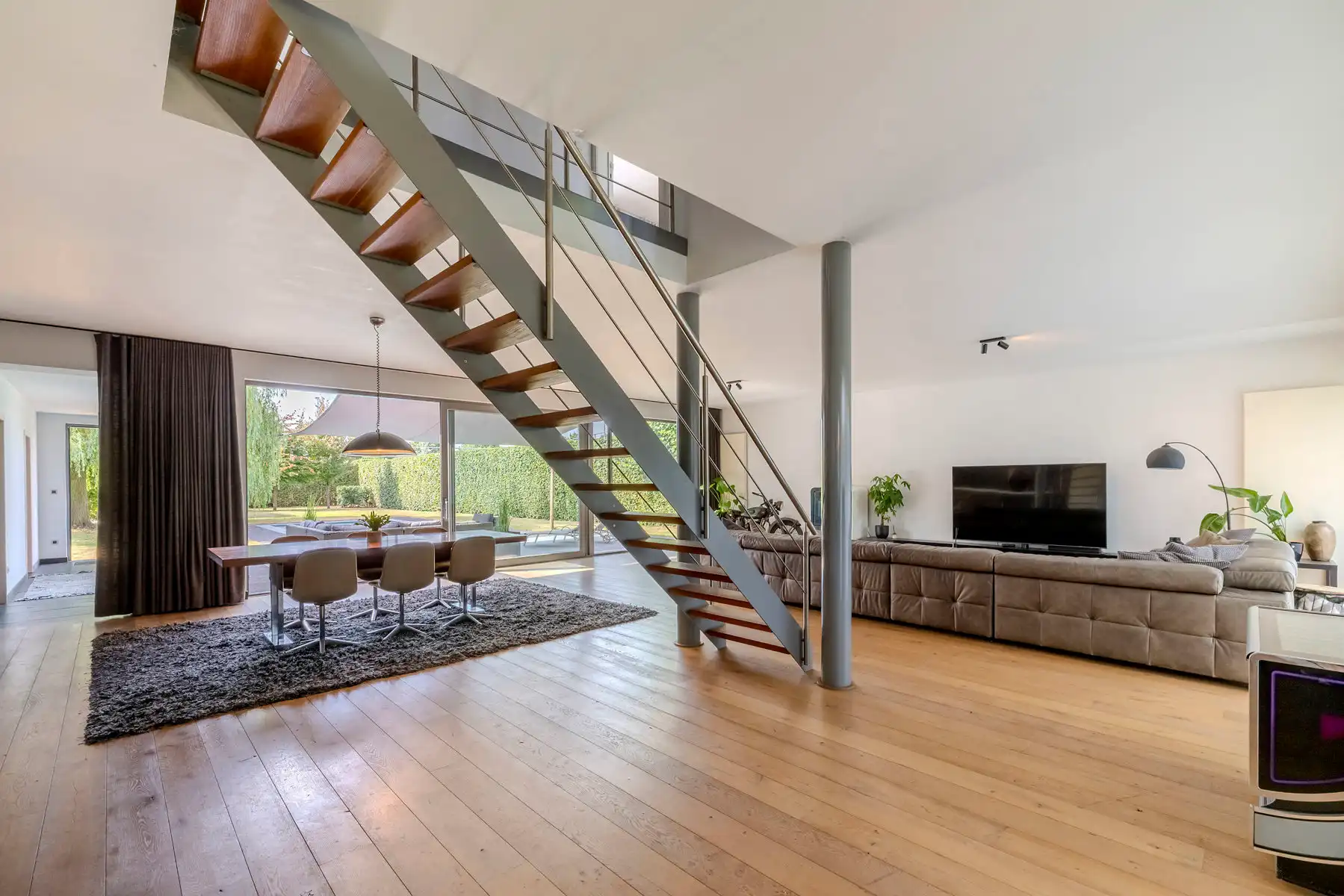 Moderne villa met zwembad op 1.282m² foto 6