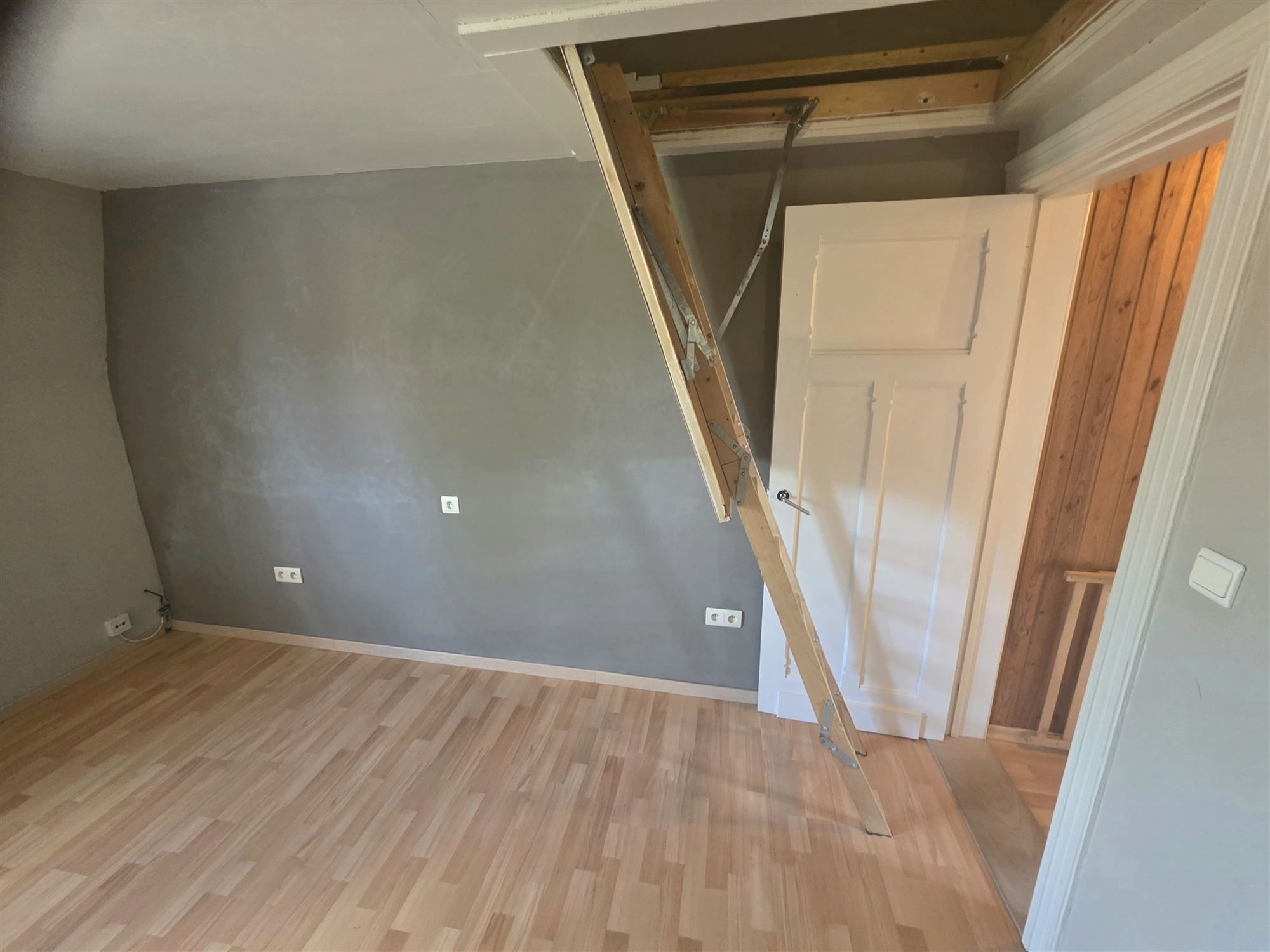 Burgerswoning met 2 à 3 slpks, parking en tuin met ingang foto 17