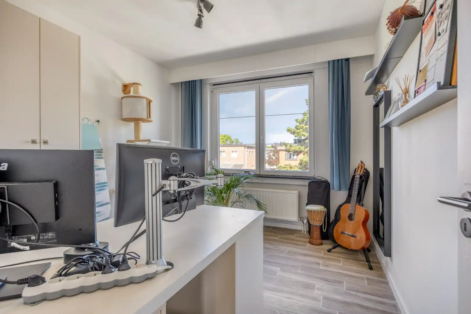 Hedendaags 2 slpk appartement met garage foto 14