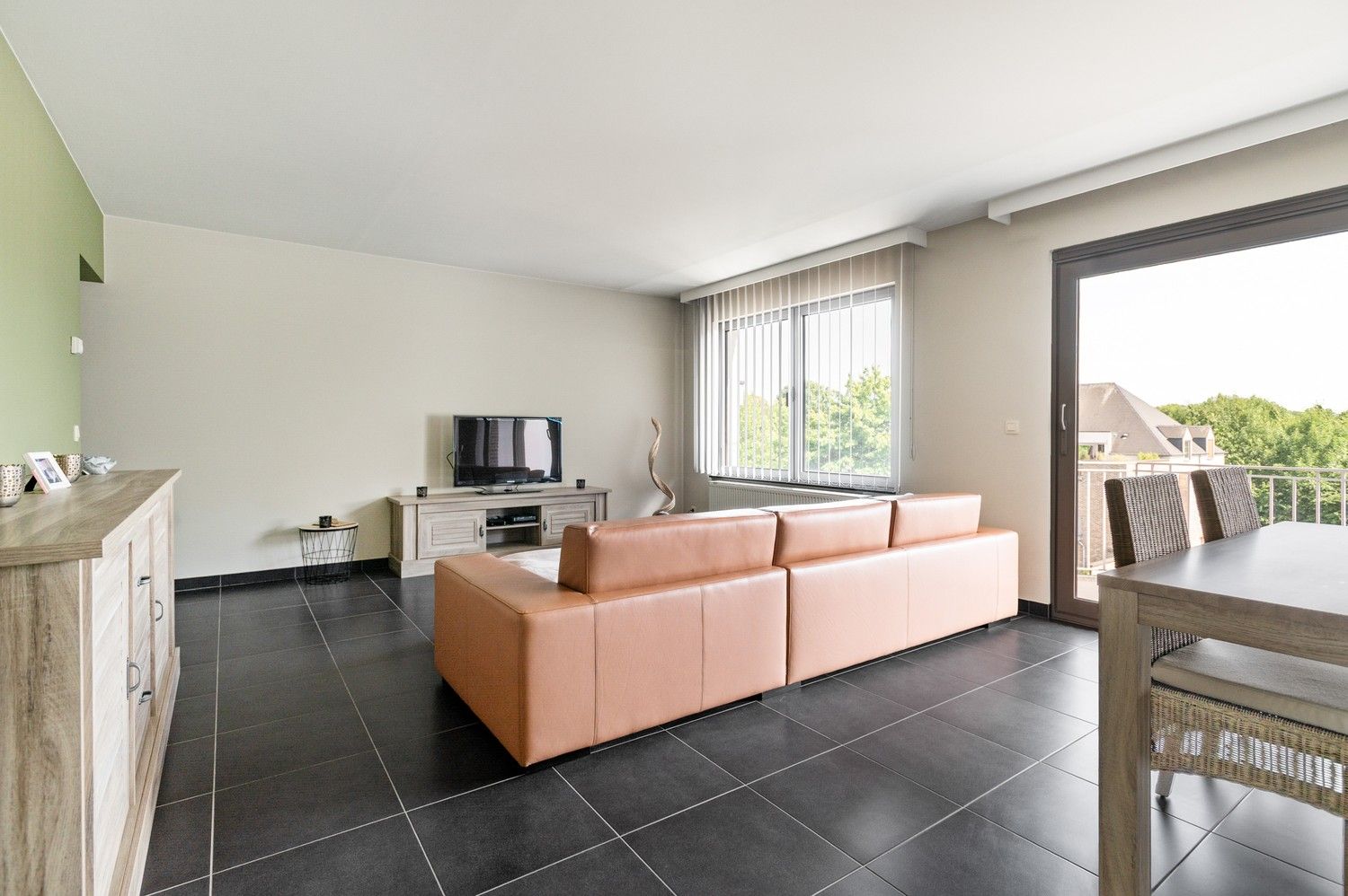 Instapklaar appartement met terras en 2 slaapkamers op centrale ligging in Wijnegem foto 4
