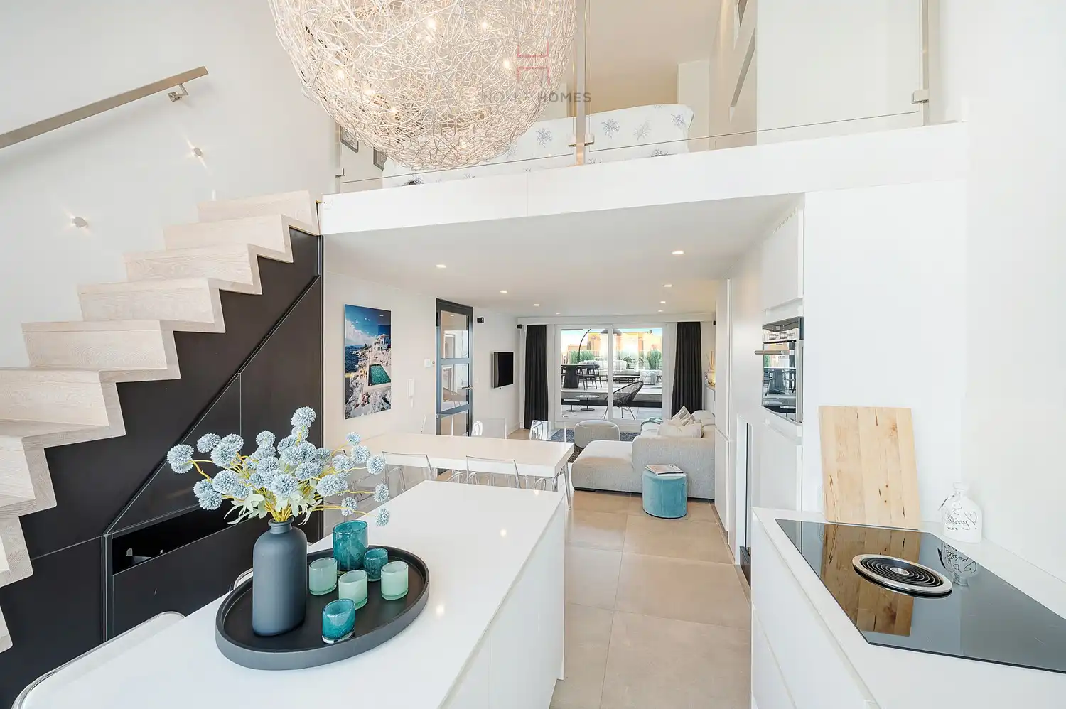 Mooie duplex-mezzanine met frontaal zeezicht en zuidgericht terras. foto 3
