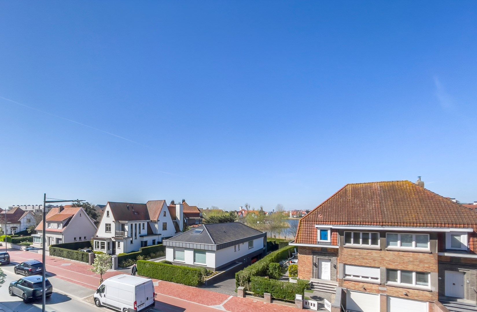 Zonnig, ongemeubeld 2 slpk appartement met prachtig zicht op het Zegemeer. Garage mogelijk. foto 2