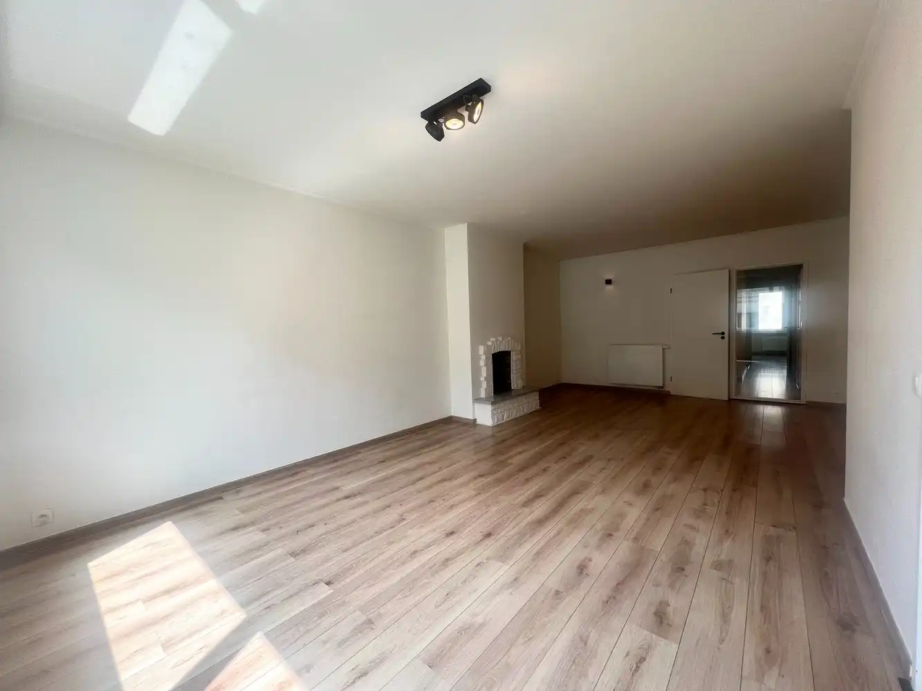 Gerenoveerd en ruim 2-slpk appartement te huur nabij het Stadspark! foto 4
