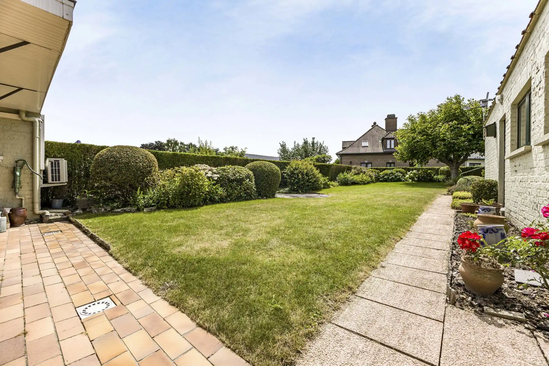 Goed onderhouden woning met garage en leuke tuin foto 4