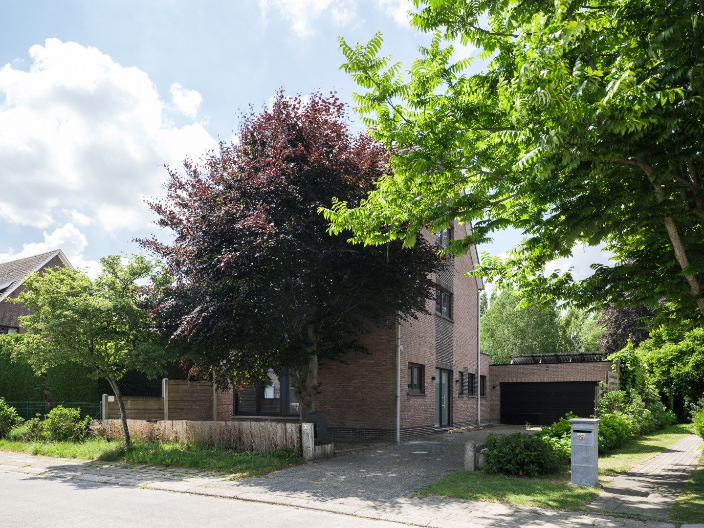 Hoofdfoto van de publicatie: Volledig gerenoveerde, instapklare gezinswoning met grote tuin en dubbele garage