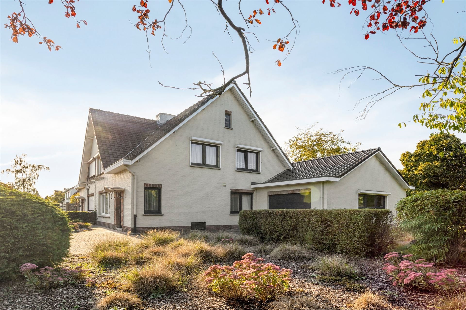 Karaktervolle woning met 3 slpk’s, ruime tuin en garage!