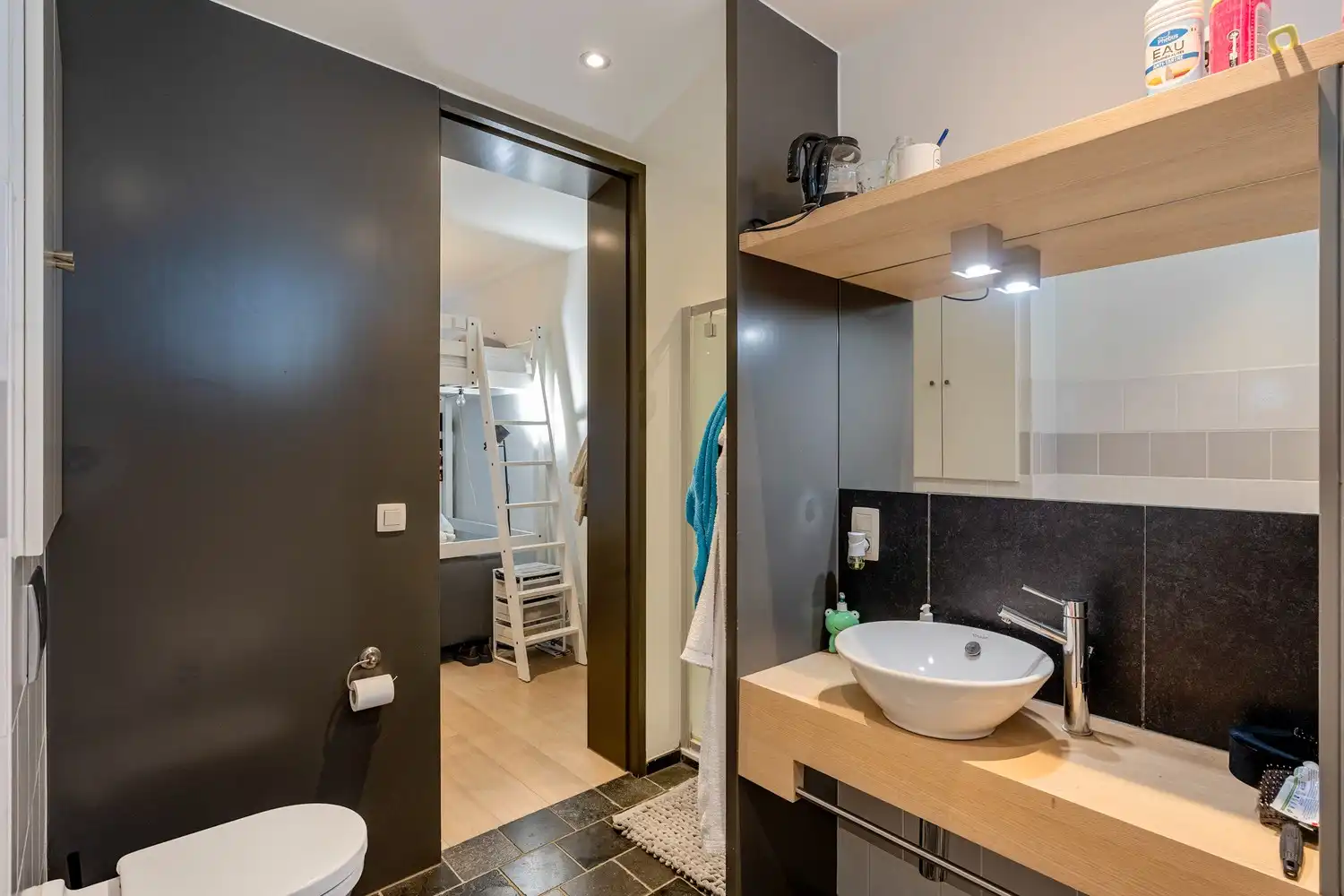 Grondig en stijlvol gerenoveerde burgerwoning met 5 slaapkamers, 3 badkamers en een tuin te centrum Leuven! foto 6