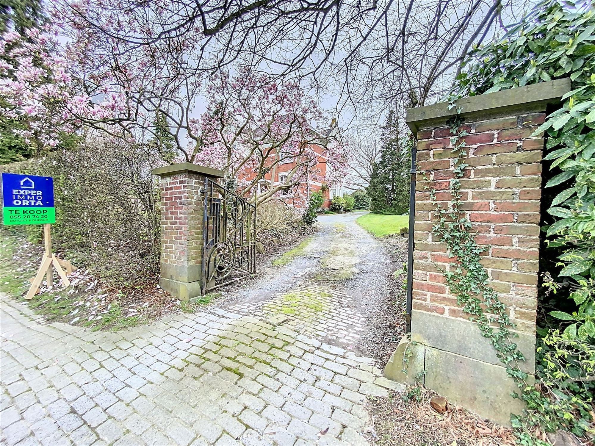 Majestueuze Heren Villa gelegen in de Art-Deco wijk van de stad foto 3