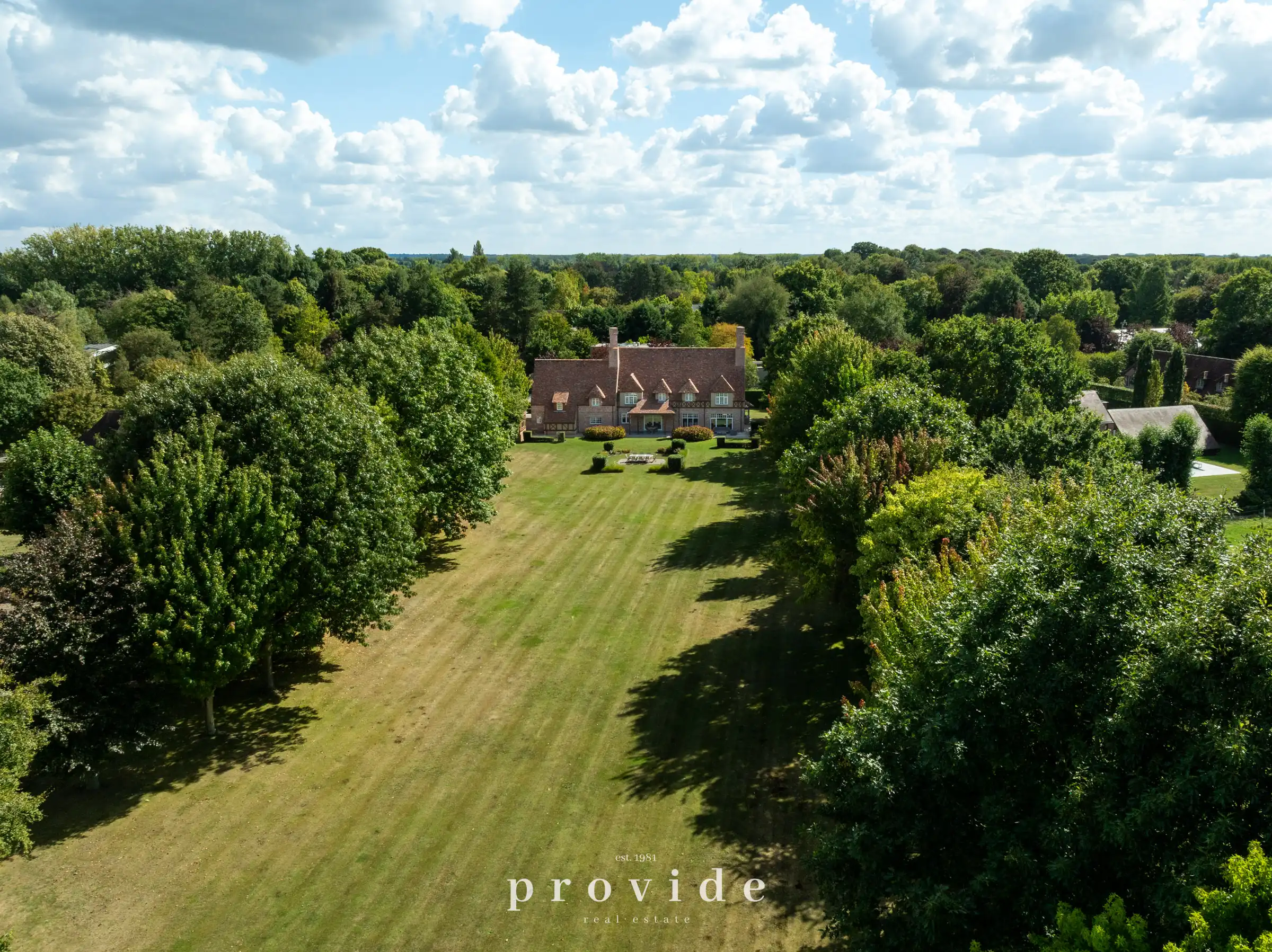 Exclusieve villa op royaal domein in groene omgeving foto 20