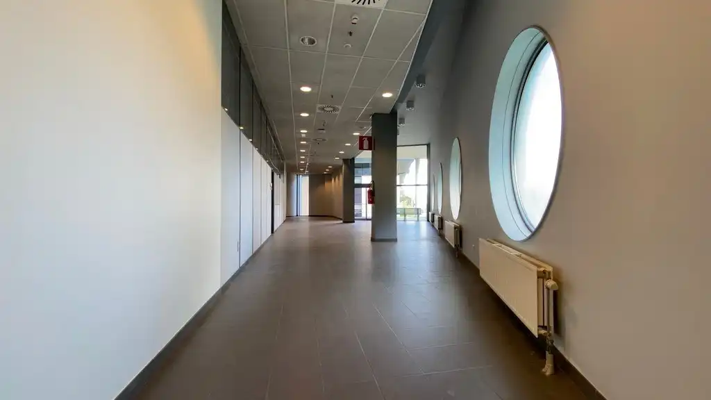 Kantoor met terras te huur nabij R8 in Kortrijk foto 7